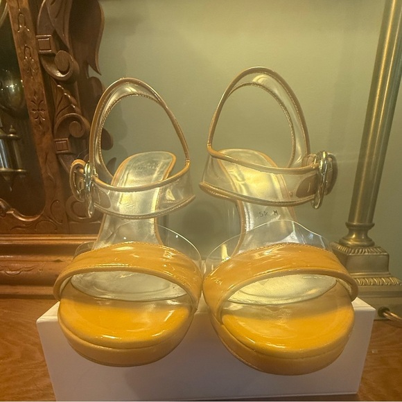 Stuart Weitzman Tan Leather Lucite Clear Sandal Heels Size 5.5 MSRP $495 4” Heel - Picture 7 of 12
